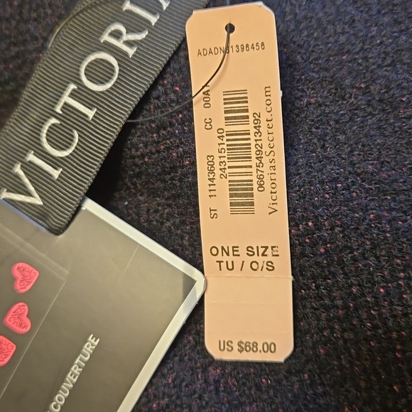 NWT Victoria's Secret "LOVE VICTORIA HEART Blanket/Couverture - Picture 7 of 7